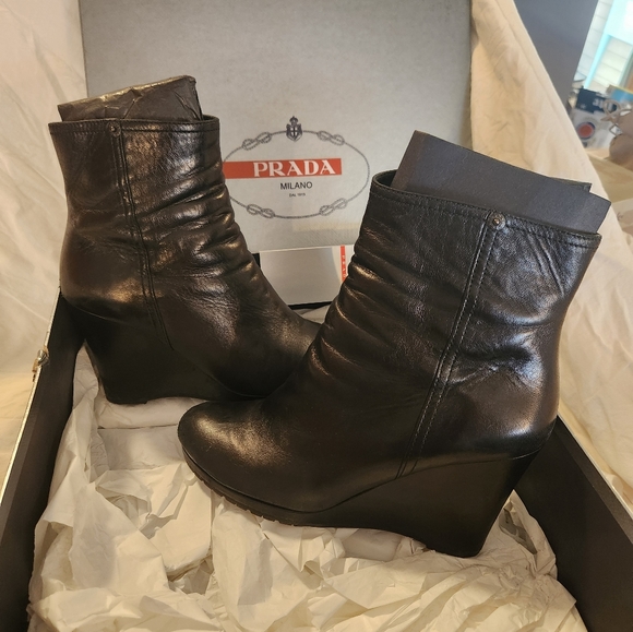 Prada calzature donna black leather ankle boots. - Picture 1 of 16